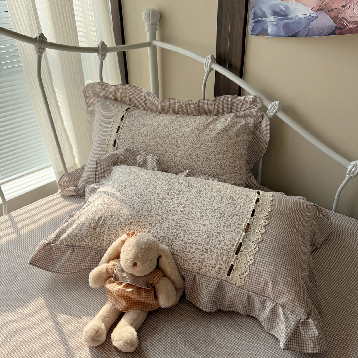 91家纺网 家纺一手货源 找家纺 韩都家居 2026春夏新款韩式小碎花水洗古棉花边四件套 秘境-浅咖