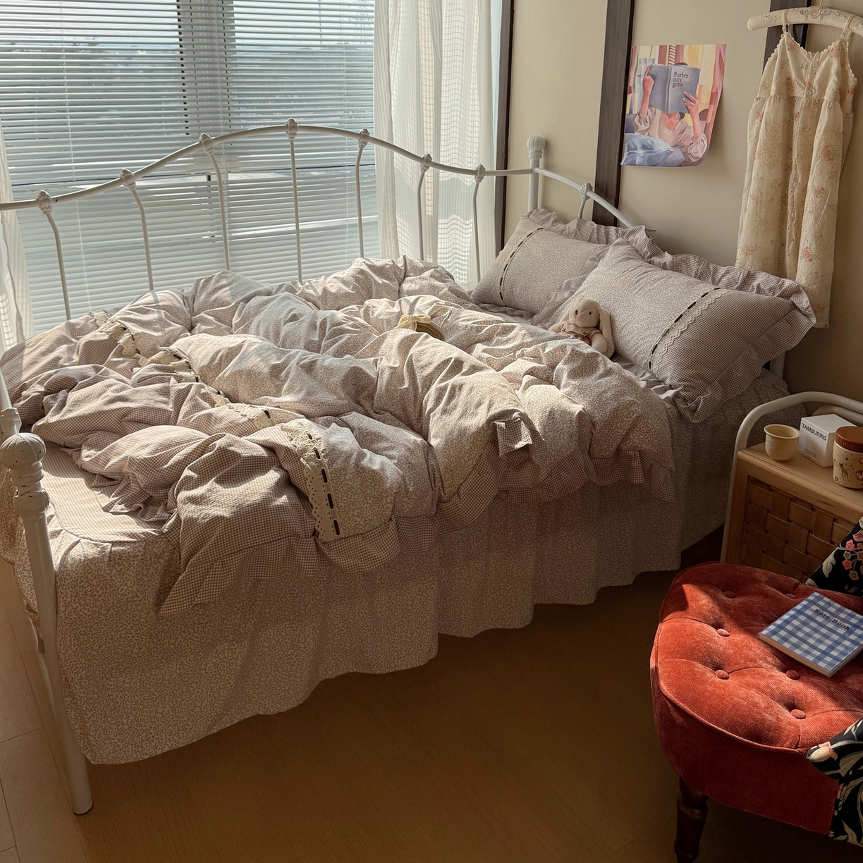 91家纺网 家纺一手货源 找家纺 韩都家居 2026春夏新款韩式小碎花水洗古棉花边四件套 秘境-浅咖