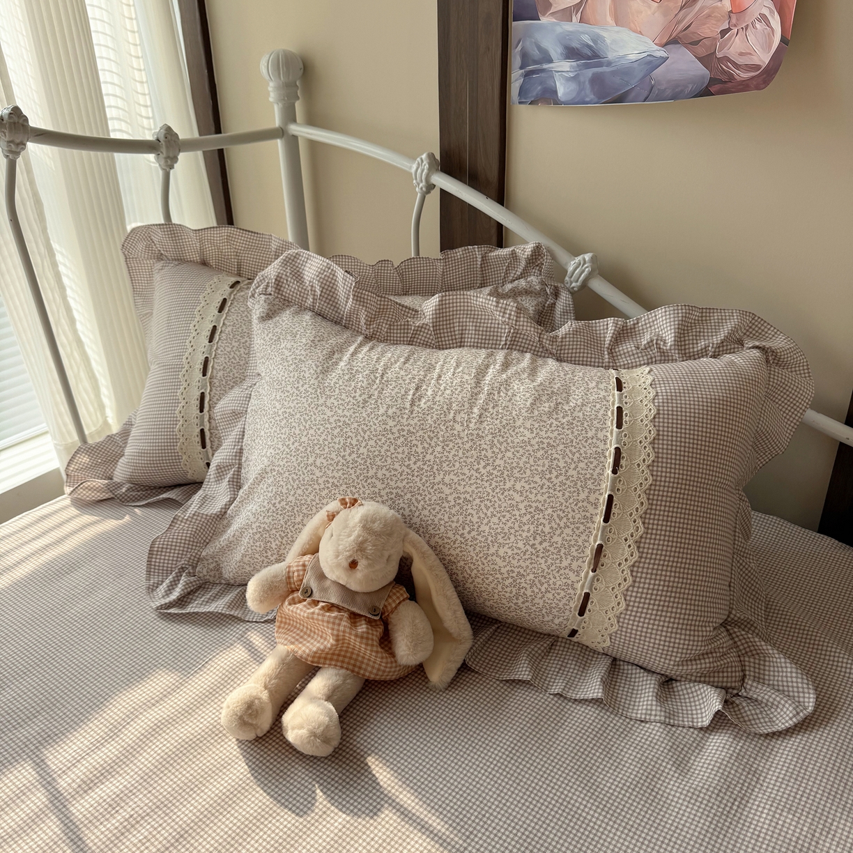 91家纺网 家纺一手货源 找家纺 韩都家居 2026春夏新款韩式小碎花水洗古棉花边四件套 秘境-浅咖