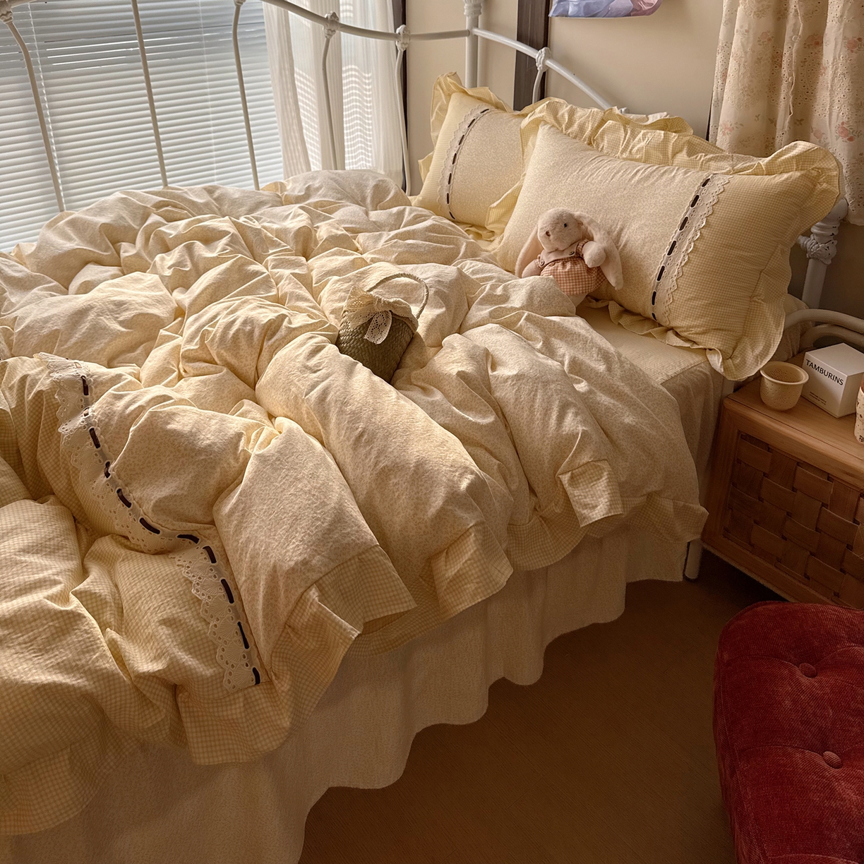 91家纺网 家纺一手货源 找家纺 韩都家居 2026春夏新款韩式小碎花水洗古棉花边四件套 秘境-黄