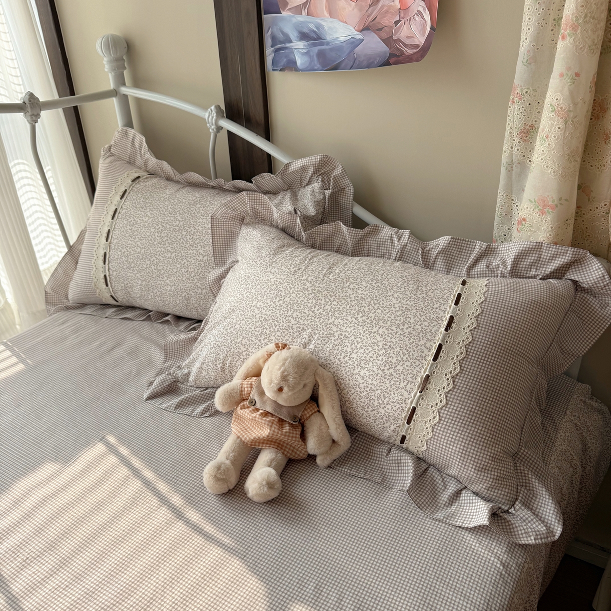 91家纺网 家纺一手货源 找家纺 韩都家居 2026春夏新款韩式小碎花水洗古棉花边四件套 秘境-浅咖