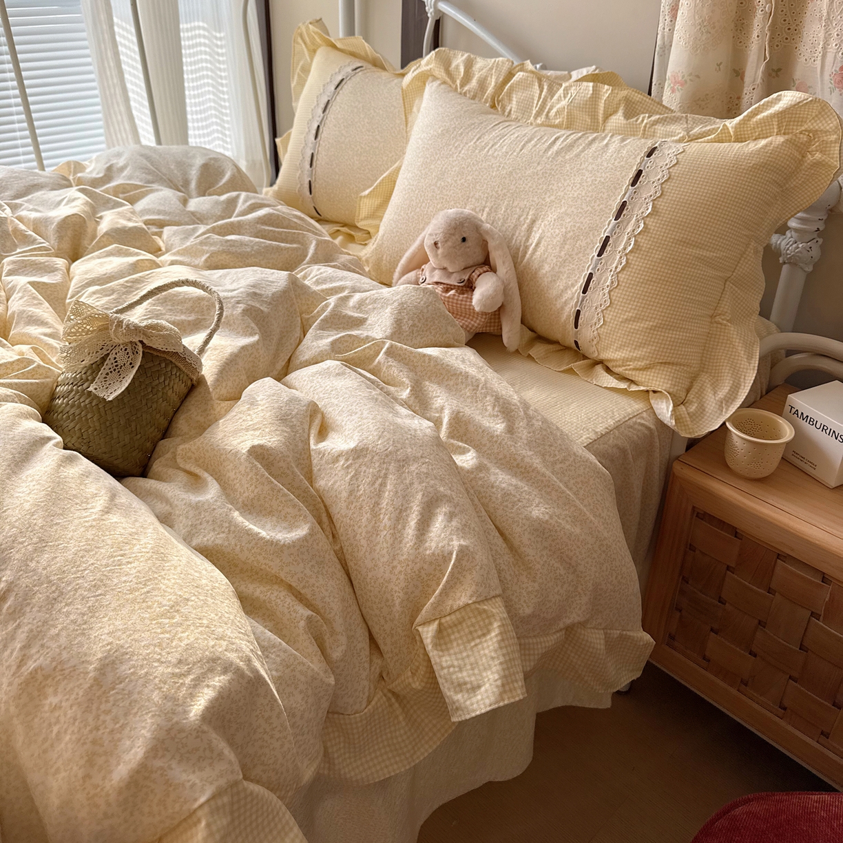 91家纺网 家纺一手货源 找家纺 韩都家居 2026春夏新款韩式小碎花水洗古棉花边四件套 秘境-黄