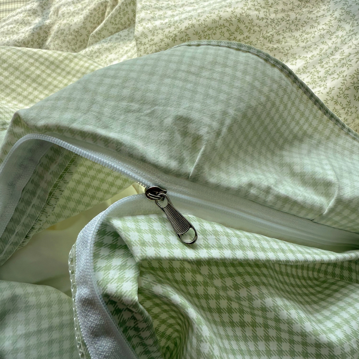 91家纺网 家纺一手货源 找家纺 韩都家居 2026春夏新款韩式小碎花水洗古棉花边四件套 秘境-青草绿