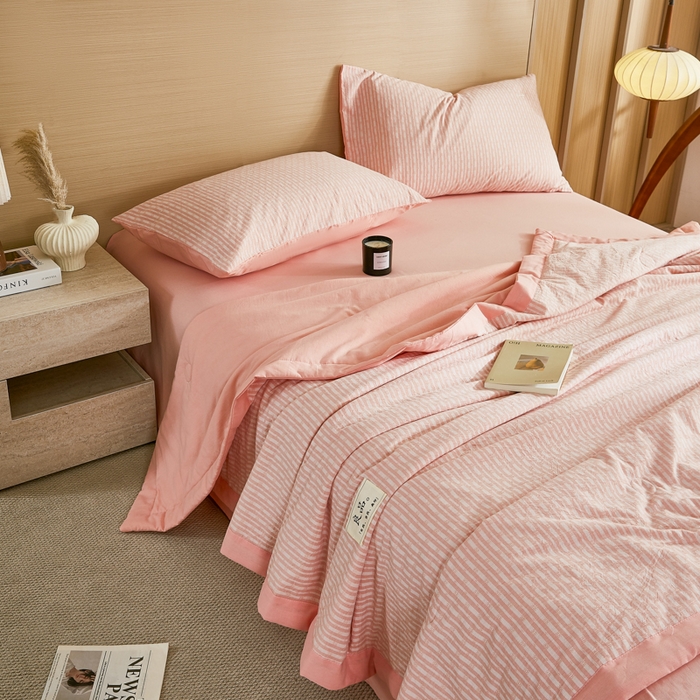 91家纺网 家纺一手货源 找家纺 鸣升家纺 2026新款全棉纯棉麦香提花系列大豆夏被夏凉被空调被 麦香提花条纹粉