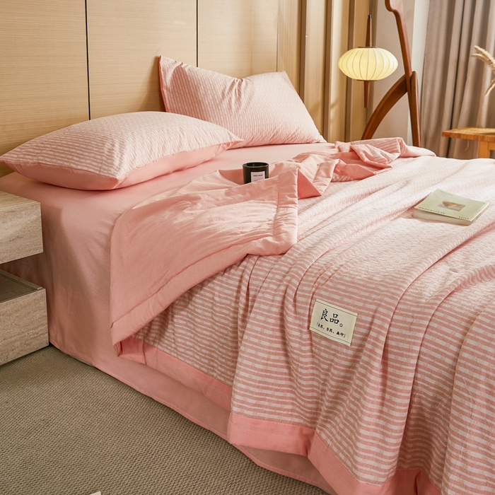 91家纺网 家纺一手货源 找家纺 鸣升家纺 2026新款全棉纯棉麦香提花系列大豆夏被夏凉被空调被 麦香提花条纹粉