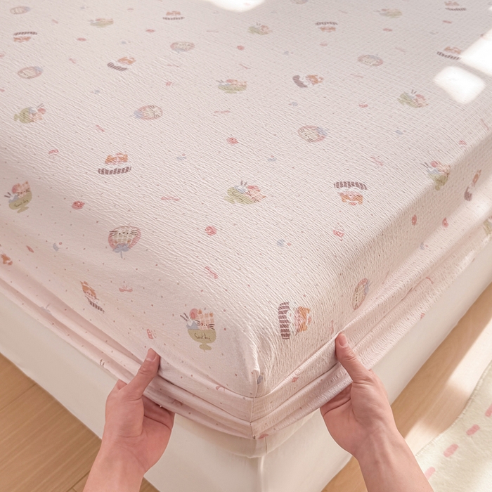 91家纺网 家纺一手货源 找家纺 丝芙妮家居 2026新款四季皱皱棉柔软透气不闷汗木棉床笠单件三件套-系列三 莓果冰淇淋