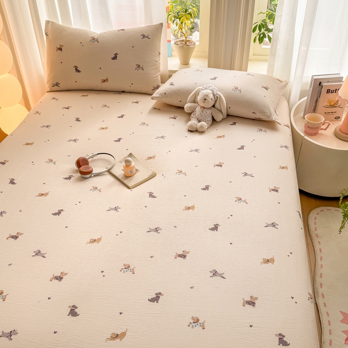 91家纺网 家纺一手货源 找家纺 丝芙妮家居 2026新款四季皱皱棉柔软透气不闷汗木棉床笠单件三件套-系列三 假日小狗