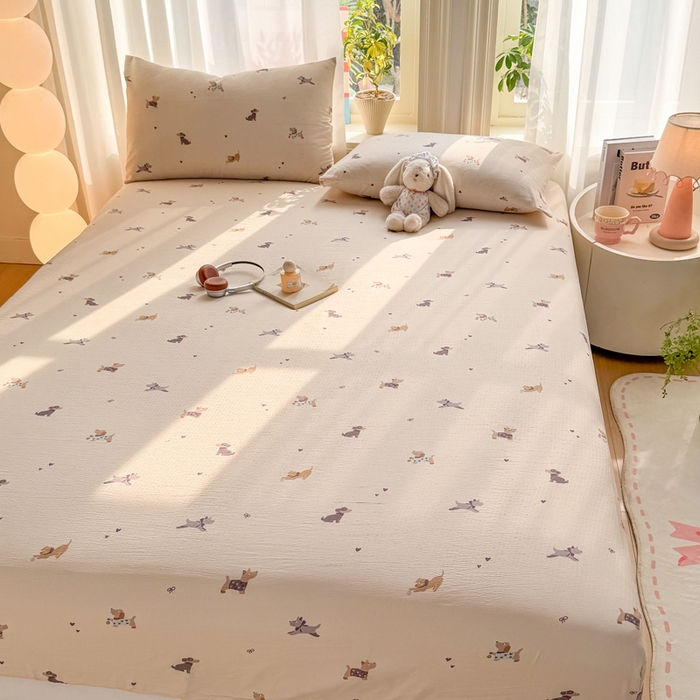 91家纺网 家纺一手货源 找家纺 丝芙妮家居 2026新款四季皱皱棉柔软透气不闷汗木棉床笠单件三件套-系列三 假日小狗