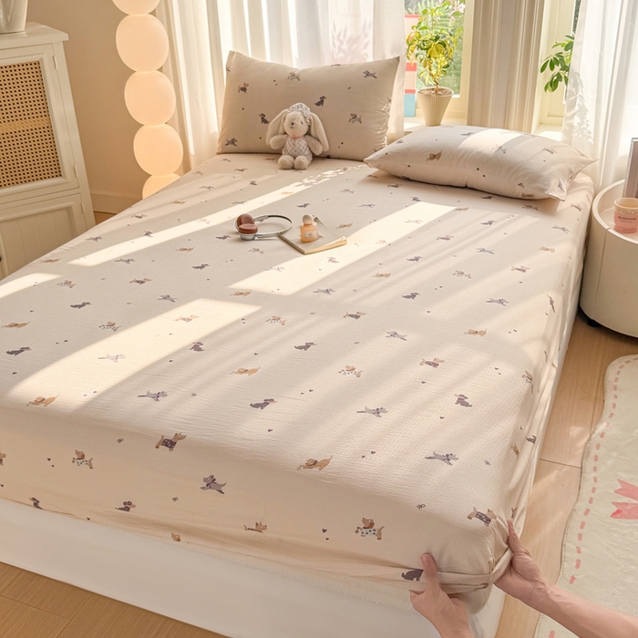 91家纺网 家纺一手货源 找家纺 丝芙妮家居 2026新款四季皱皱棉柔软透气不闷汗木棉床笠单件三件套-系列三 假日小狗