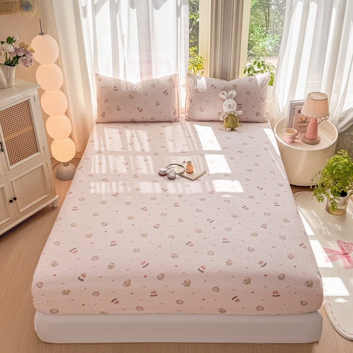 91家纺网 家纺一手货源 找家纺 丝芙妮家居 2026新款四季皱皱棉柔软透气不闷汗木棉床笠单件三件套-系列三 莓果冰淇淋