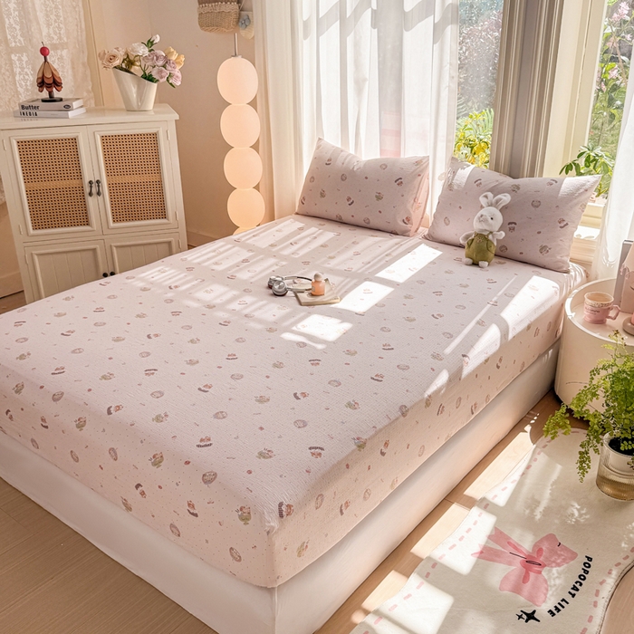 91家纺网 家纺一手货源 找家纺 丝芙妮家居 2026新款四季皱皱棉柔软透气不闷汗木棉床笠单件三件套-系列三 莓果冰淇淋