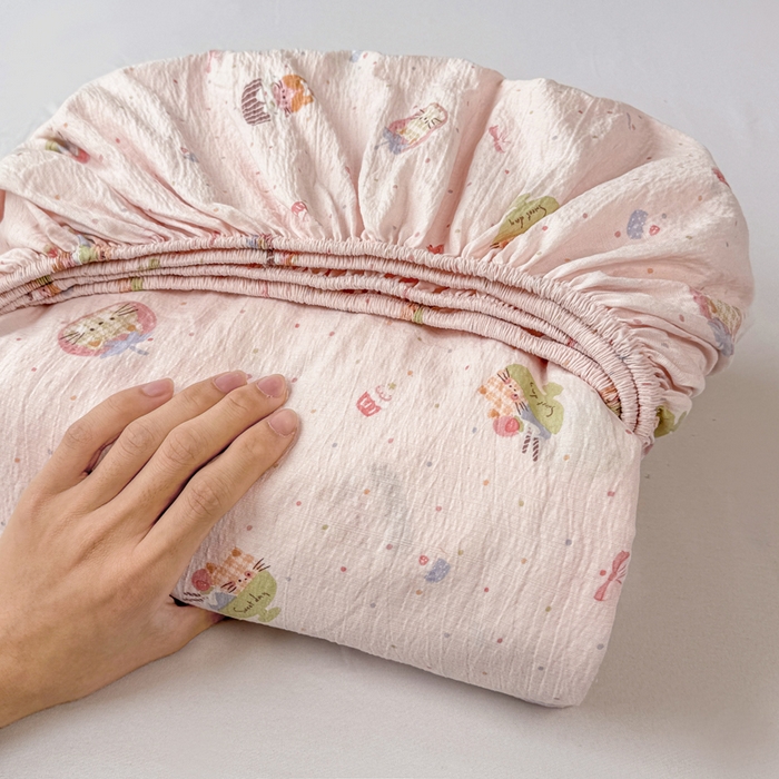 91家纺网 家纺一手货源 找家纺 丝芙妮家居 2026新款四季皱皱棉柔软透气不闷汗木棉床笠单件三件套-系列三 莓果冰淇淋