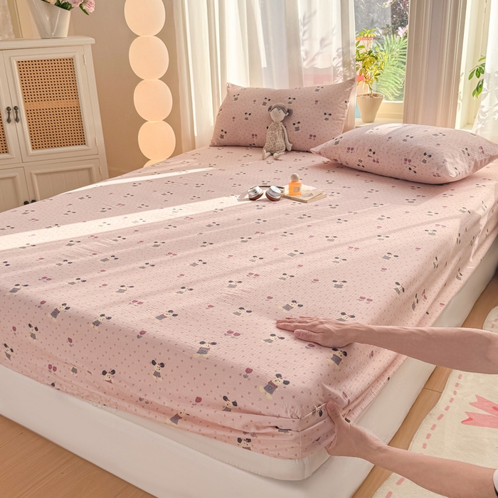 91家纺网 家纺一手货源 找家纺 丝芙妮家居 2026新款四季皱皱棉柔软透气不闷汗木棉床笠单件三件套-系列三 花枝狗狗