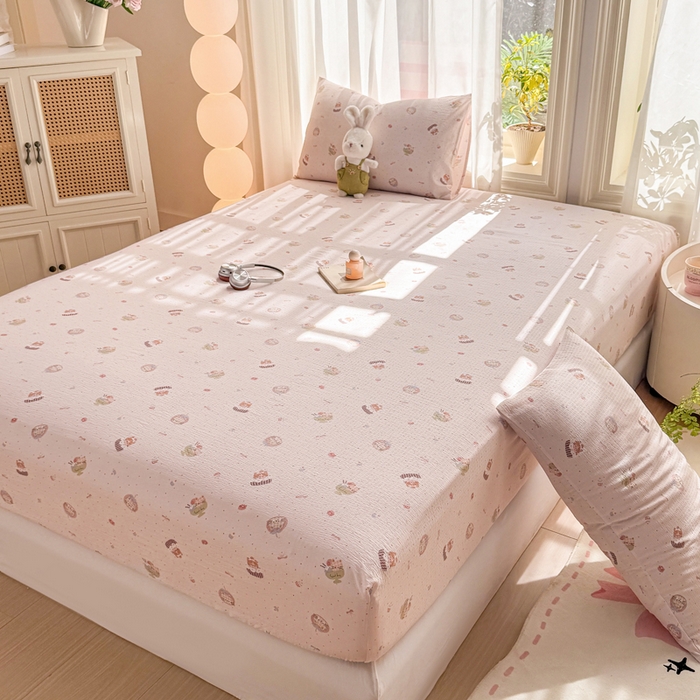 91家纺网 家纺一手货源 找家纺 丝芙妮家居 2026新款四季皱皱棉柔软透气不闷汗木棉床笠单件三件套-系列三 莓果冰淇淋