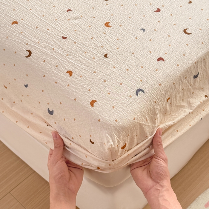 91家纺网 家纺一手货源 找家纺 丝芙妮家居 2026新款四季皱皱棉柔软透气不闷汗木棉床笠单件三件套-系列三 星月点点