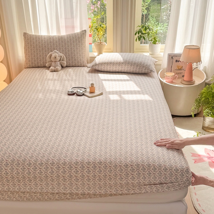 91家纺网 家纺一手货源 找家纺 丝芙妮家居 2026新款四季皱皱棉柔软透气不闷汗木棉床笠单件三件套-系列三 花清梦