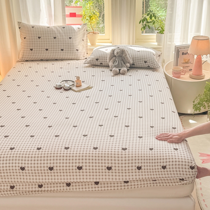 91家纺网 家纺一手货源 找家纺 丝芙妮家居 2026新款四季皱皱棉柔软透气不闷汗木棉床笠单件三件套-系列三 格纹爱心