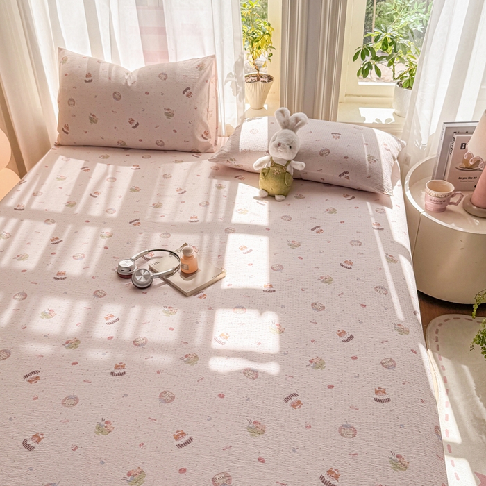 91家纺网 家纺一手货源 找家纺 丝芙妮家居 2026新款四季皱皱棉柔软透气不闷汗木棉床笠单件三件套-系列三 莓果冰淇淋