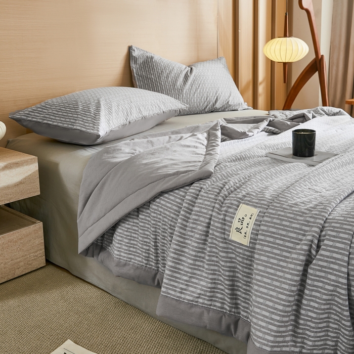 91家纺网 家纺一手货源 找家纺 鸣升家纺 2026新款全棉纯棉麦香提花系列大豆夏被夏凉被空调被 麦香提花条纹灰