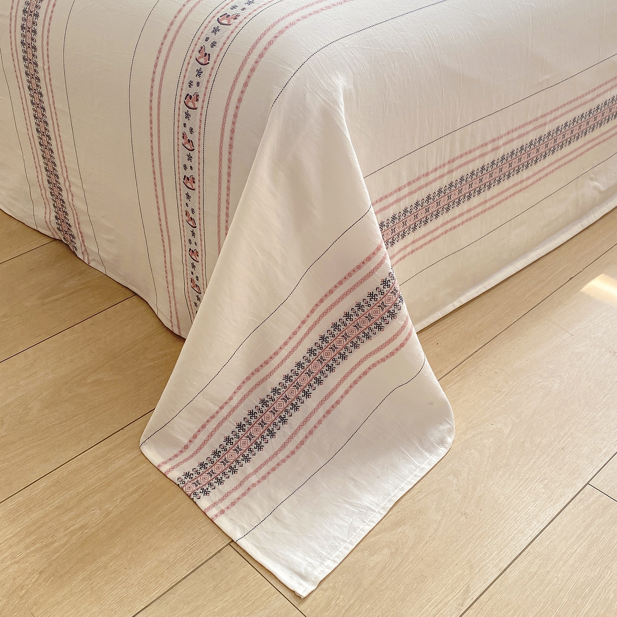 91家纺网 家纺一手货源 找家纺 灰鲸 2026新款全棉纯棉色织提花床单单床单床单单件 费尔岛小马-粉