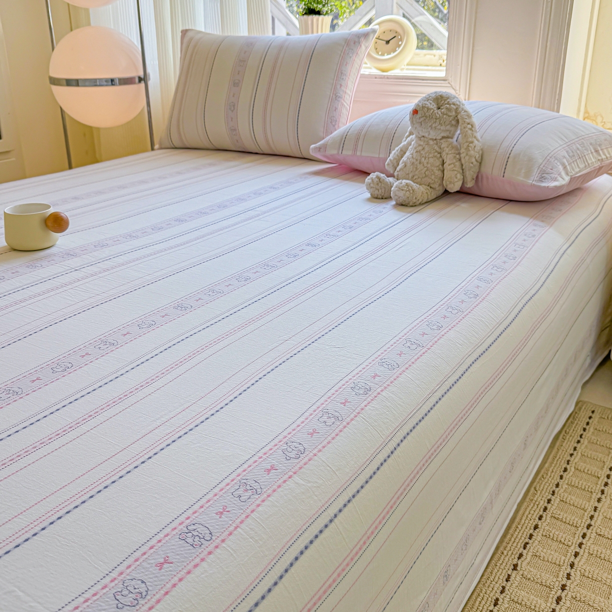 91家纺网 家纺一手货源 找家纺 灰鲸 2026新款全棉纯棉色织提花床单单床单床单单件 线条小狗-粉