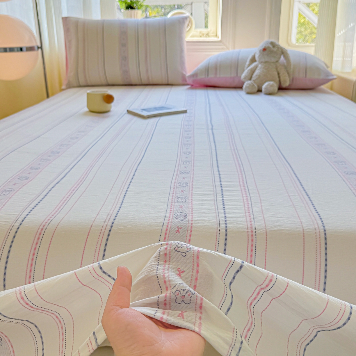 91家纺网 家纺一手货源 找家纺 灰鲸 2026新款全棉纯棉色织提花床单单床单床单单件 线条小狗-粉