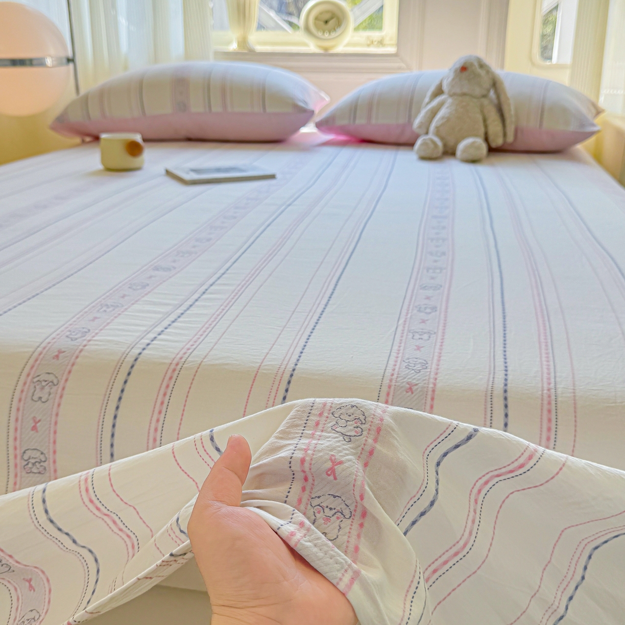 91家纺网 家纺一手货源 找家纺 灰鲸 2026新款全棉纯棉色织提花床单单床单床单单件 线条小狗-粉