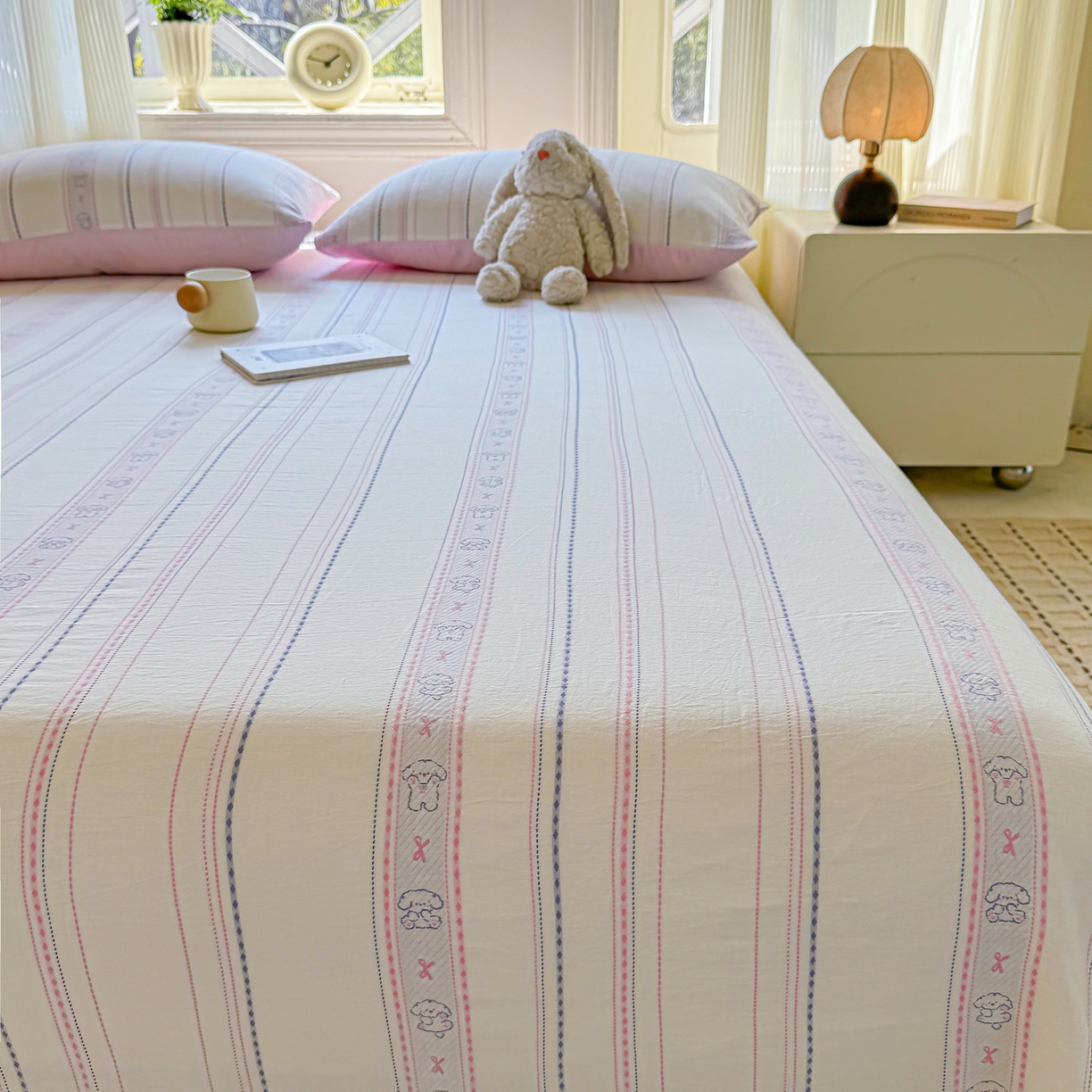 91家纺网 家纺一手货源 找家纺 灰鲸 2026新款全棉纯棉色织提花床单单床单床单单件 线条小狗-粉