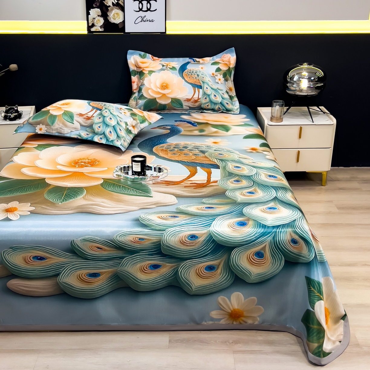 91家纺网 家纺一手货源 找家纺 梵克保罗 2026春夏新款数码印花大版高克重冰丝凉席三件套 孔雀