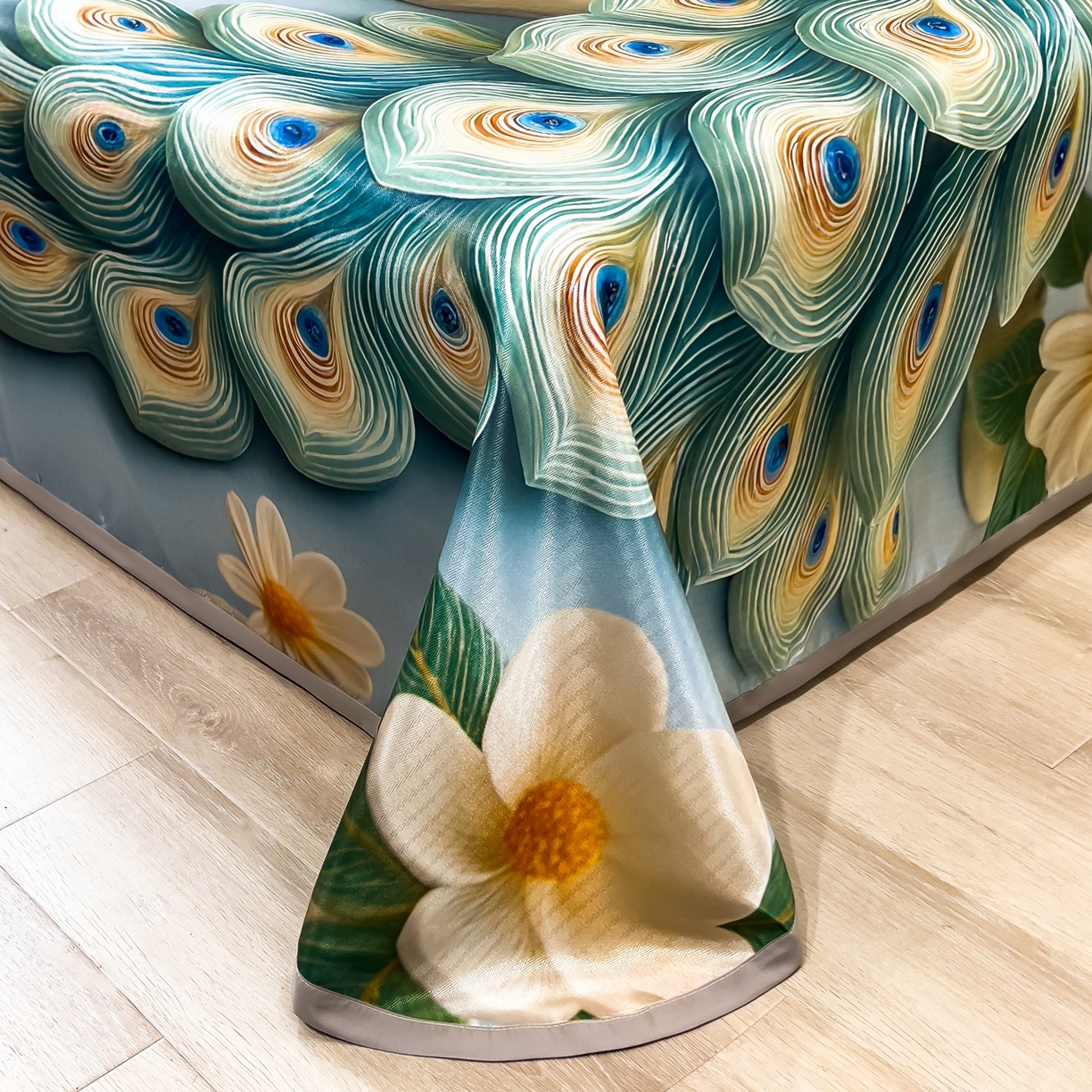 91家纺网 家纺一手货源 找家纺 梵克保罗 2026春夏新款数码印花大版高克重冰丝凉席三件套 孔雀