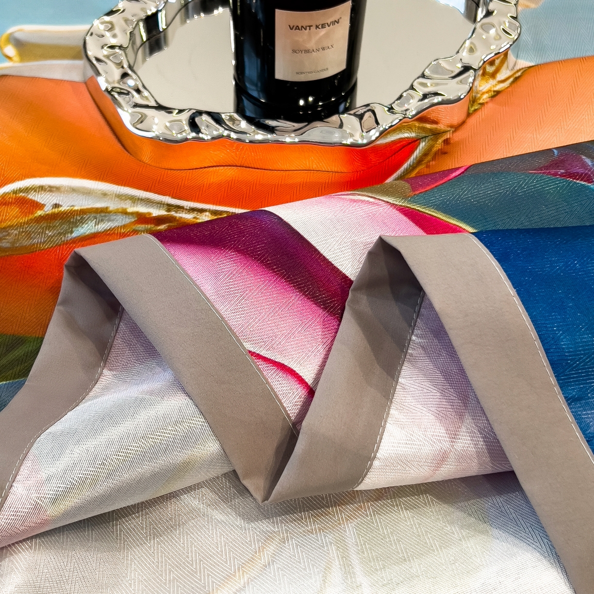 91家纺网 家纺一手货源 找家纺 梵克保罗 2026春夏新款数码印花大版高克重冰丝凉席三件套 绿野晴风