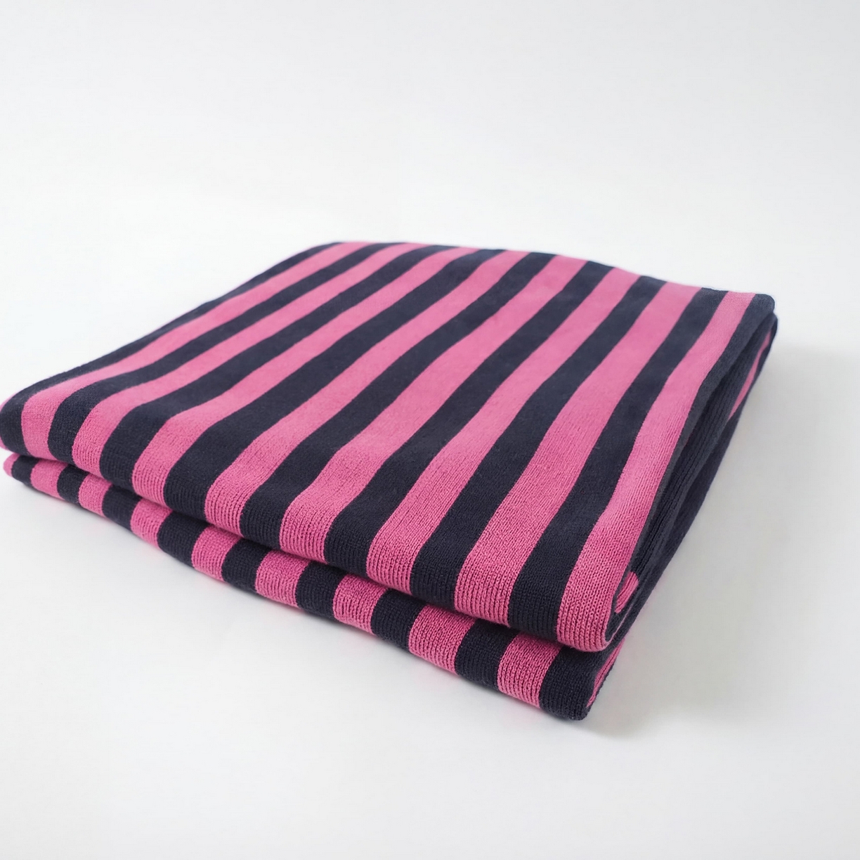 91家纺网 家纺一手货源 找家纺 暖绵绵家纺 2026新款丝光棉撞色条纹盖毯-海文（本款券后/折后零售价不得低于162元） 海文-灰红色