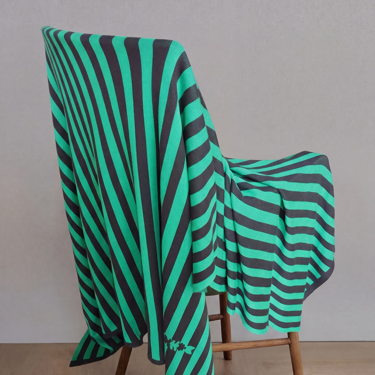 91家纺网 家纺一手货源 找家纺 暖绵绵家纺 2026新款丝光棉撞色条纹盖毯-海文（本款券后/折后零售价不得低于162元） 海文-灰绿色