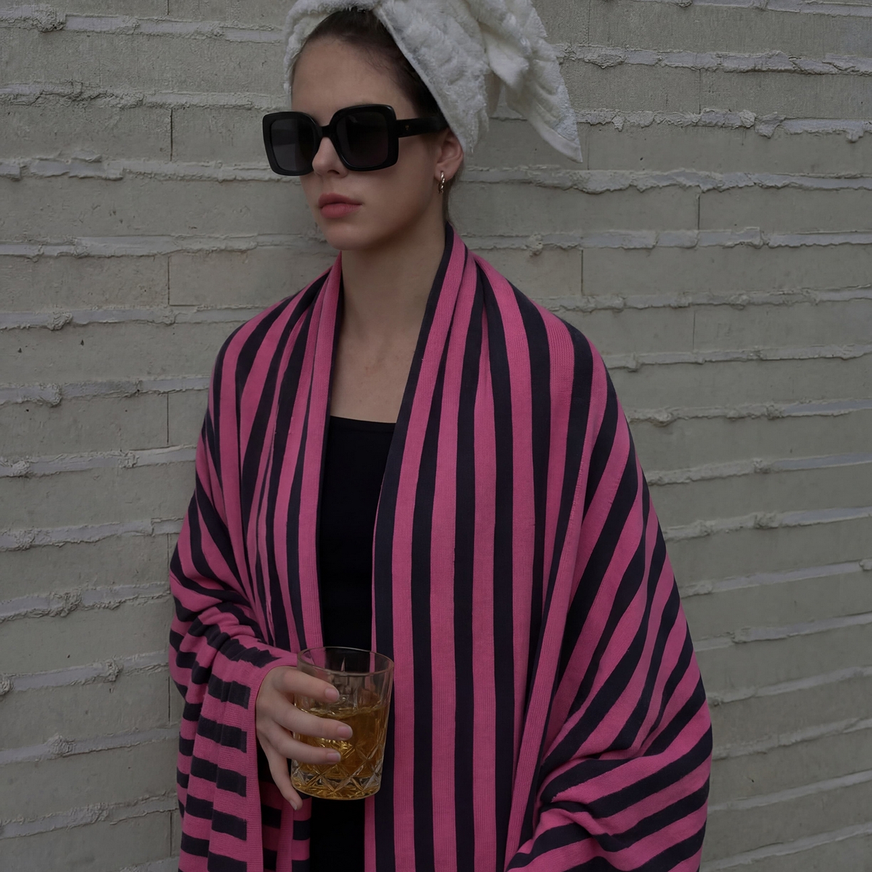 91家纺网 家纺一手货源 找家纺 暖绵绵家纺 2026新款丝光棉撞色条纹盖毯-海文（本款券后/折后零售价不得低于162元） 海文-灰红色