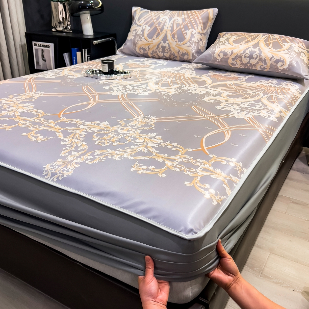 91家纺网 家纺一手货源 找家纺 （总）梵克保罗 2026春夏新款数码印花大版高克重冰丝凉席床笠款三件套