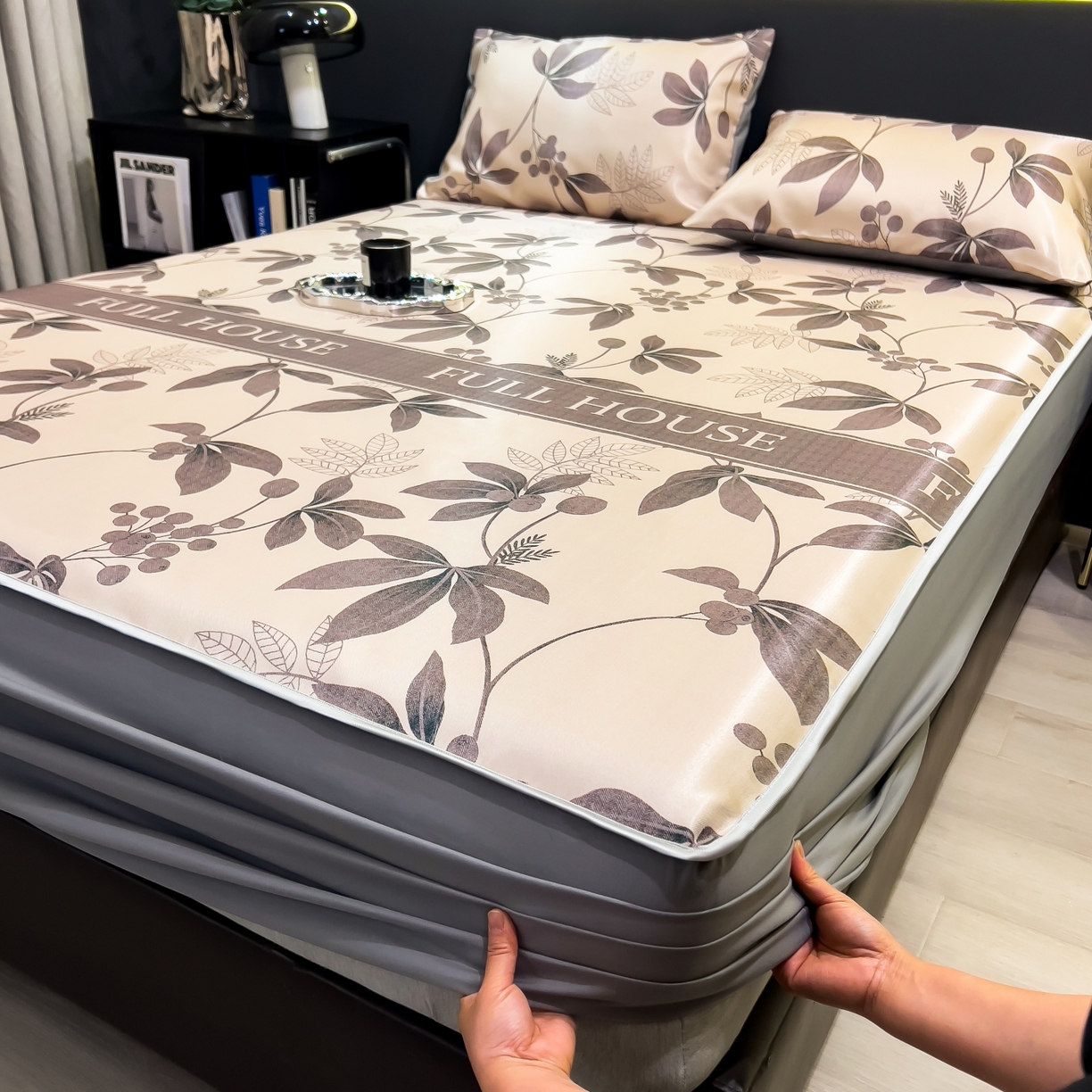 91家纺网 家纺一手货源 找家纺 （总）梵克保罗 2026春夏新款数码印花大版高克重冰丝凉席床笠款三件套