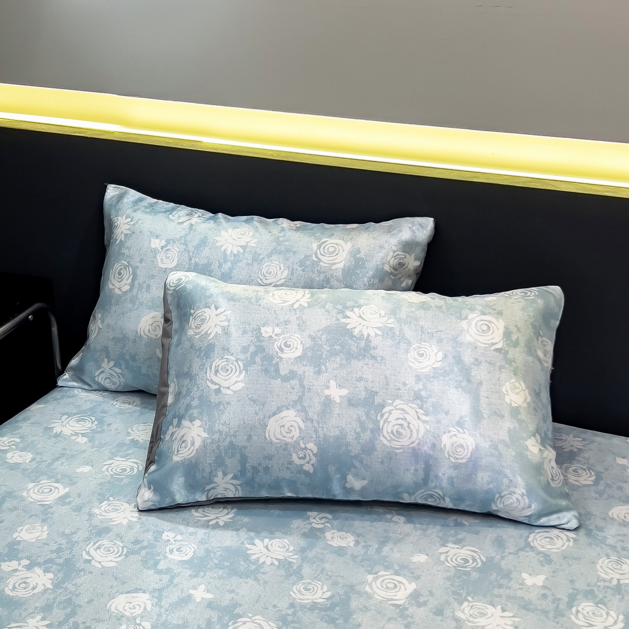 91家纺网 家纺一手货源 找家纺 梵克保罗 2026春夏新款数码印花大版高克重冰丝凉席床笠款三件套 初墨