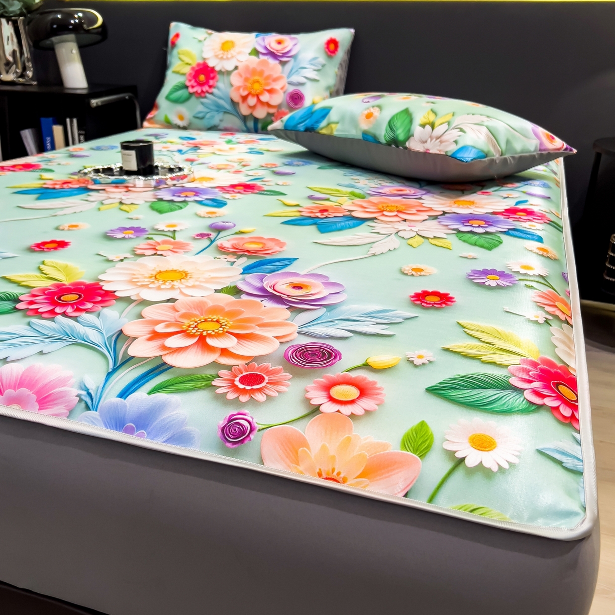 91家纺网 家纺一手货源 找家纺 梵克保罗 2026春夏新款数码印花大版高克重冰丝凉席床笠款三件套 春生物