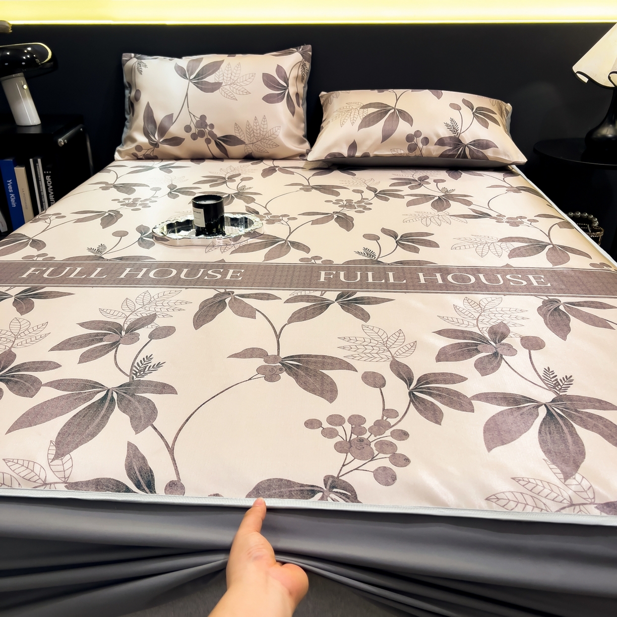 91家纺网 家纺一手货源 找家纺 梵克保罗 2026春夏新款数码印花大版高克重冰丝凉席床笠款三件套 莼季