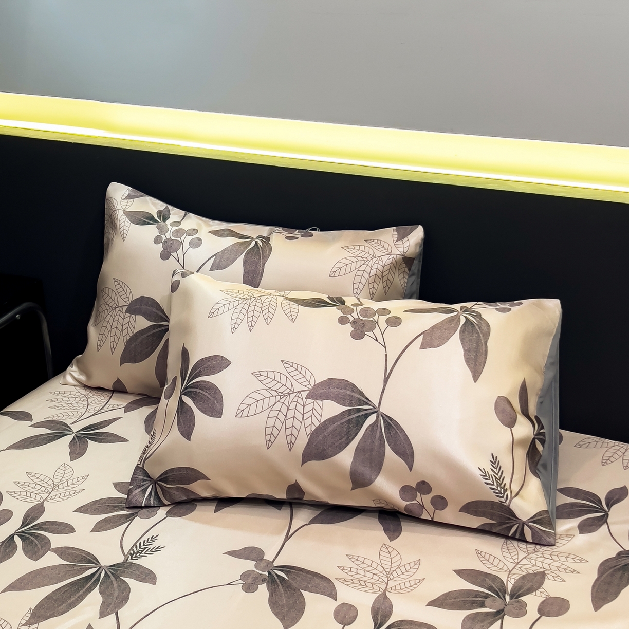 91家纺网 家纺一手货源 找家纺 梵克保罗 2026春夏新款数码印花大版高克重冰丝凉席床笠款三件套 莼季