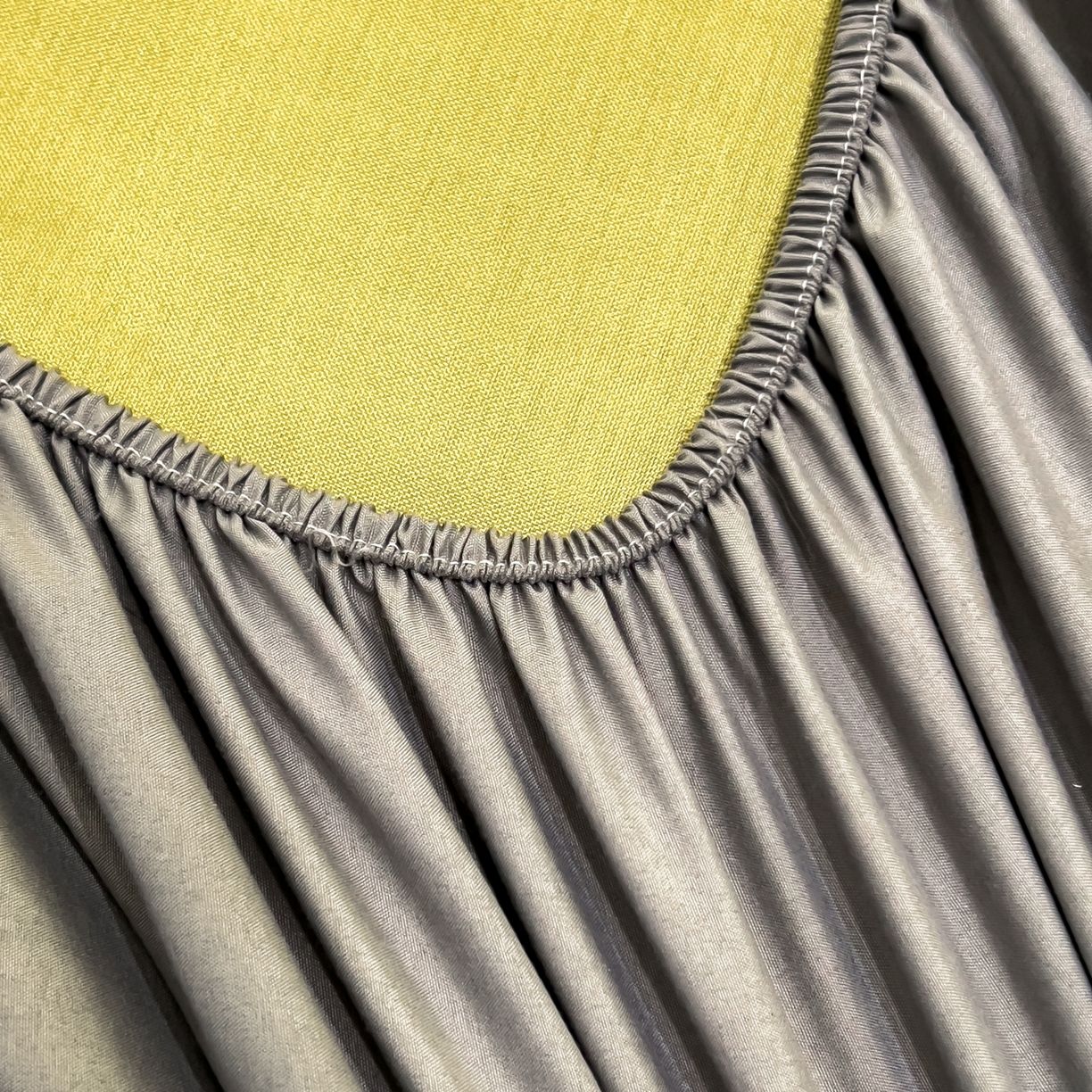 91家纺网 家纺一手货源 找家纺 梵克保罗 2026春夏新款数码印花大版高克重冰丝凉席床笠款三件套 绿玉薄荷