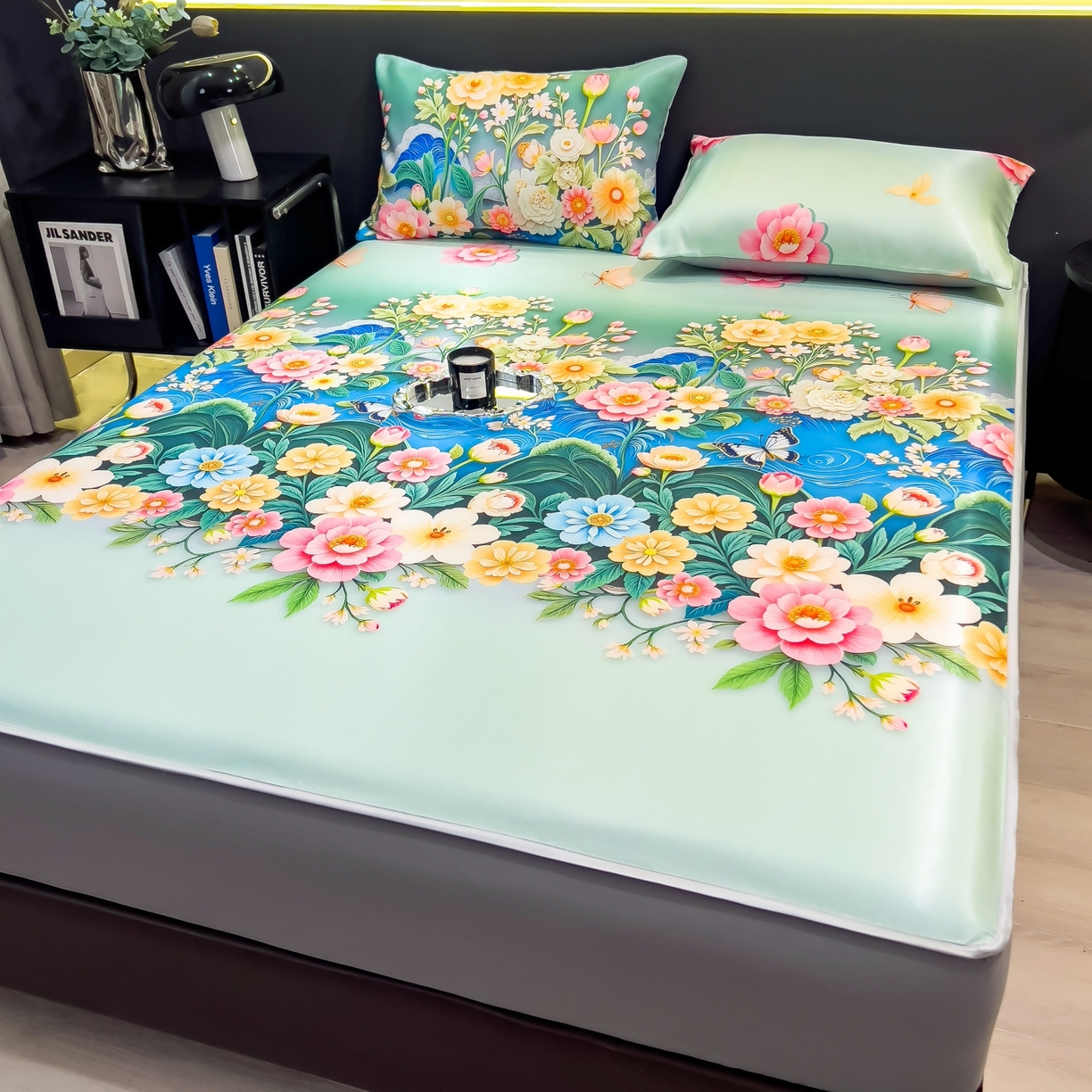 91家纺网 家纺一手货源 找家纺 梵克保罗 2026春夏新款数码印花大版高克重冰丝凉席床笠款三件套 森蔓