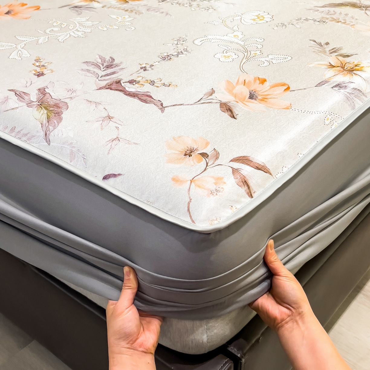 91家纺网 家纺一手货源 找家纺 梵克保罗 2026春夏新款数码印花大版高克重冰丝凉席床笠款三件套 夏简