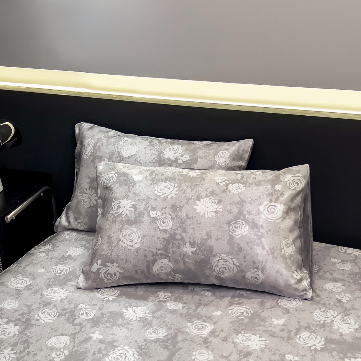 91家纺网 家纺一手货源 找家纺 梵克保罗 2026春夏新款数码印花大版高克重冰丝凉席床笠款三件套 予光