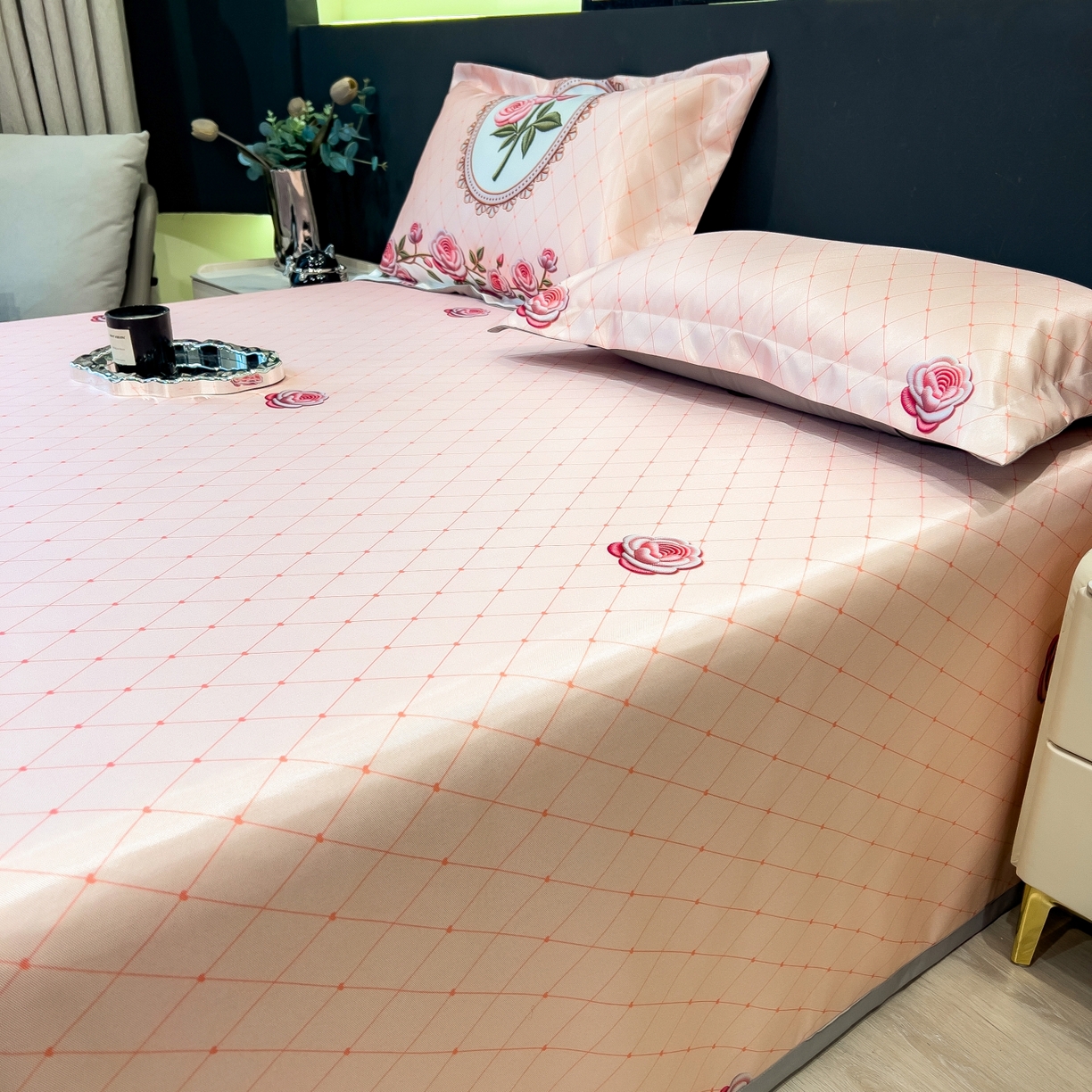 91家纺网 家纺一手货源 找家纺 梵克保罗 2026春夏新款凉感冰丝凉席床单款凉席三件套 野莓