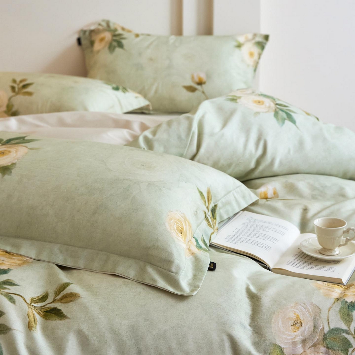 91家纺网 家纺一手货源 找家纺 帅露家纺 2026新款全棉60支长绒棉数码印花四件套 莫奈花园绿