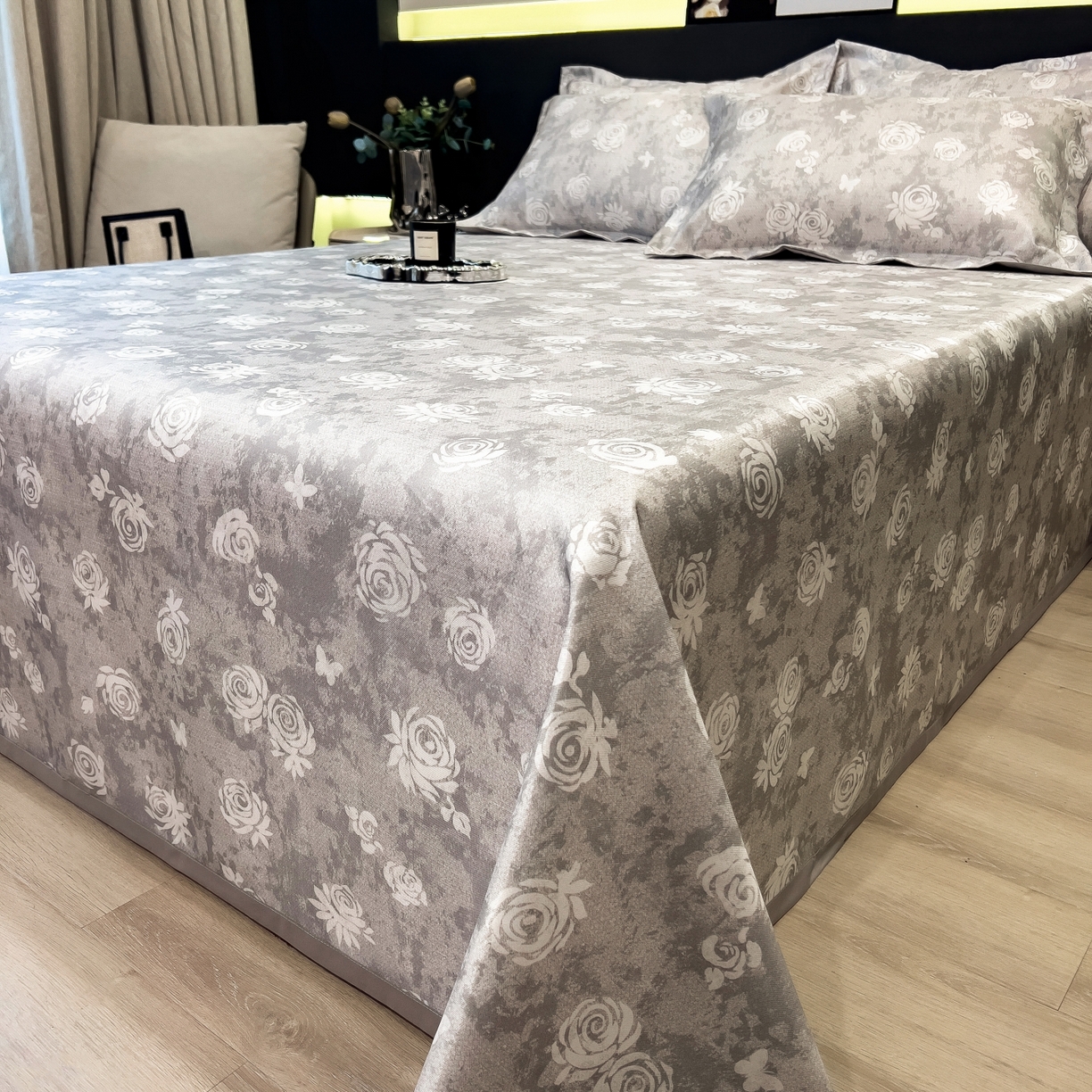 91家纺网 家纺一手货源 找家纺 梵克保罗 2026春夏新款凉感冰丝凉席床单款凉席三件套 予光