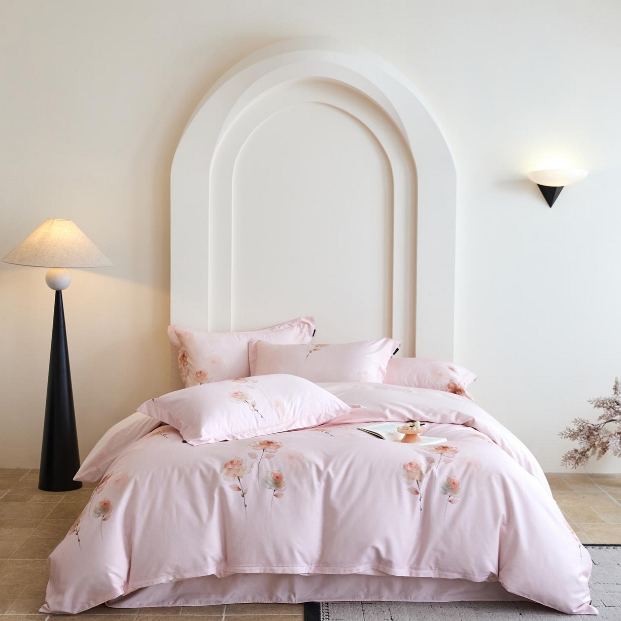 91家纺网 家纺一手货源 找家纺 帅露家纺 2026新款全棉60支长绒棉数码印花四件套 蔷薇花语粉