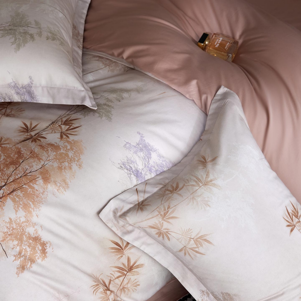 91家纺网 家纺一手货源 找家纺 帅露家纺 2026新款全棉60支长绒棉数码印花四件套 森屿咖