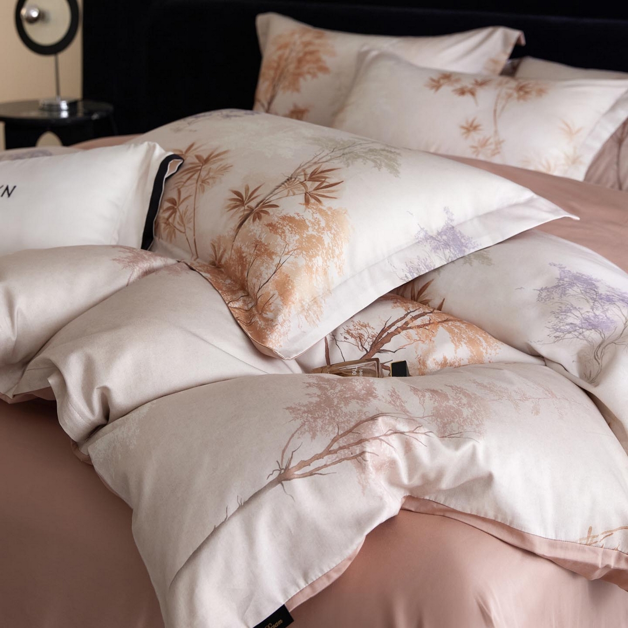 91家纺网 家纺一手货源 找家纺 帅露家纺 2026新款全棉60支长绒棉数码印花四件套 森屿咖